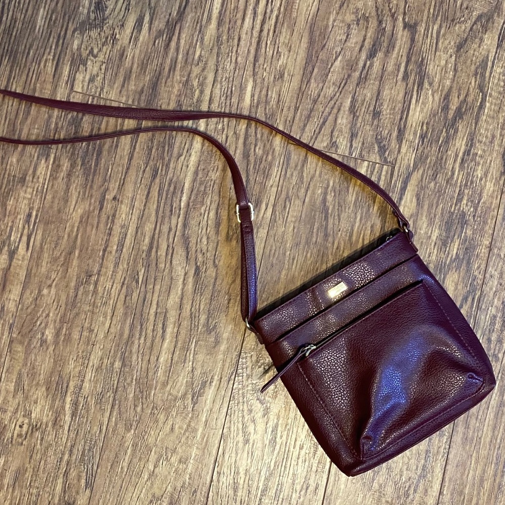 Burgundy bag! Like new. Full of pockets!